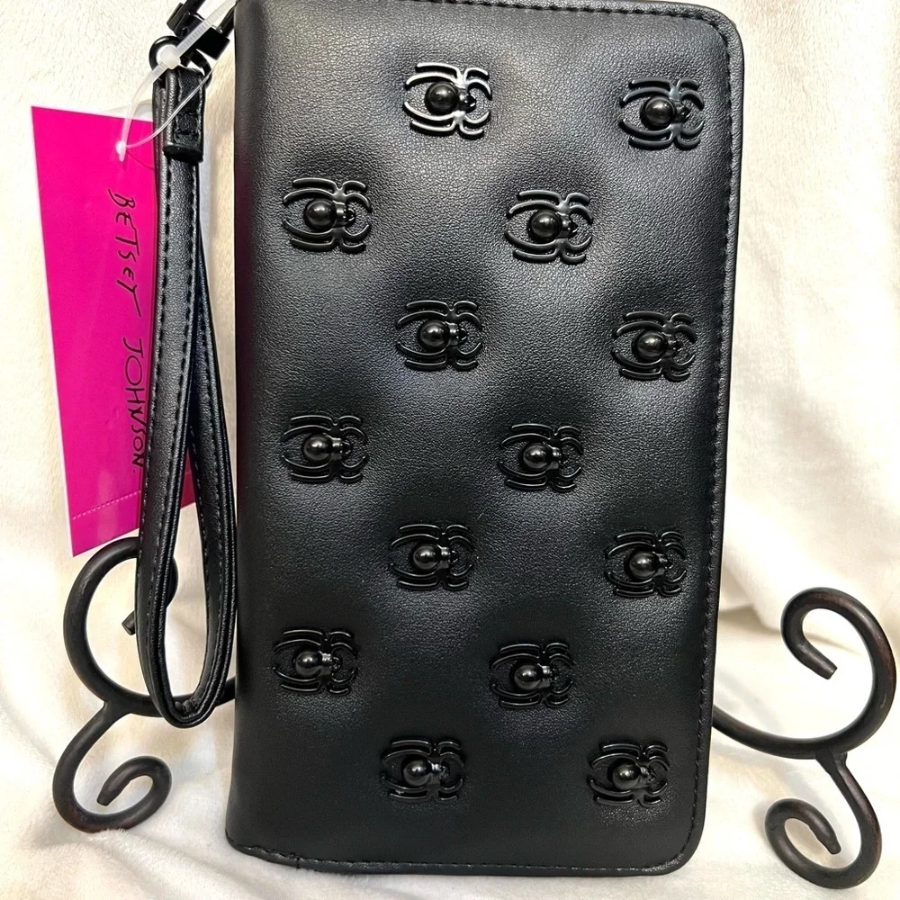🕷️BETSEY JOHNSON ZIP AROUND SPIDER WRISTLET/WALLET🕷️NWT